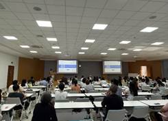 会议室里的人们 AI 生成的内容可能不正确。